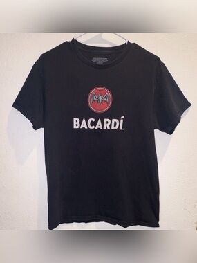 Vintage Bacardi Rum Black Graphic T-Shirt Men's Size L Bat Logo Promo Y2K